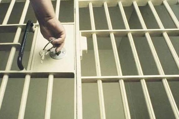 الافراج وخفض العقوبة عن 100 الف سجين في ايران خلال العام الماضي