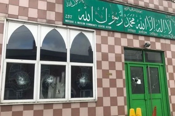 الشرطة البريطانية تحقق في اعتداءات استهدفت خمسة مساجد في برمنغهام