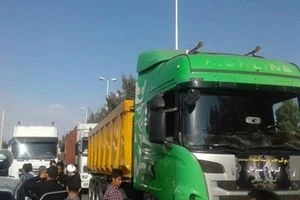 إرسال 2000 شاحنة عبر منفذ شلمجة الحدودي الى العراق في ايام زيارة الاربعين