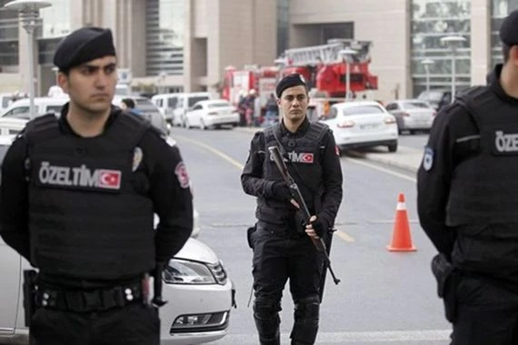 تركيا تحقق مع زعيمين كرديين وتعتقل 21 انتقدوا هجومها في سوريا