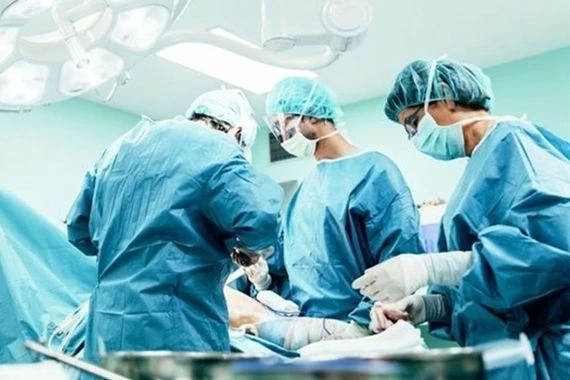 نجاح الاطباء الايرانيين في جراحة لإعادة السمع للمصابين بالصم