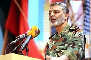قائد الجيش الايراني: حان الوقت لإخراج الأجانب من المنطقة