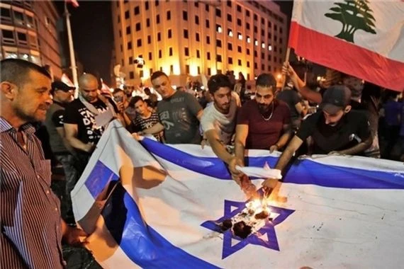 كيف تنظر إسرائيل إلى المظاهرات في لبنان؟!