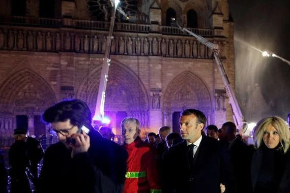 بالفيديو.. ماذا فعل ماكرون للكاتدرائية المحترقة؟