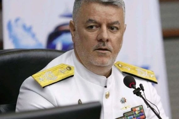 البحرية تحذر القوات المعادية البقاء في الخليج الفارسي