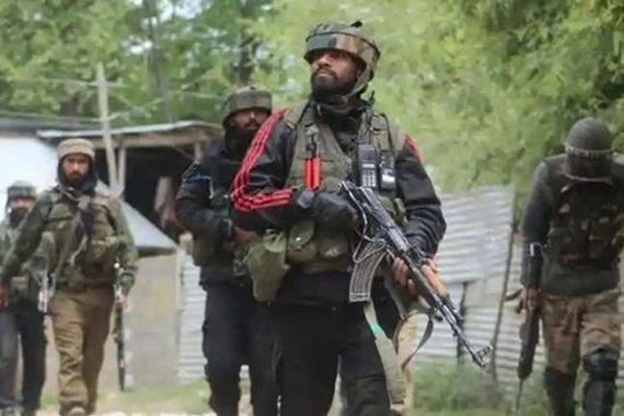 باكستان تعلن مقتل جنود هنود وباكستانيين في تبادل لإطلاق النار