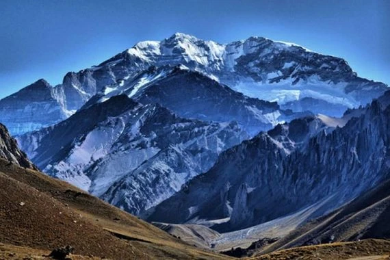 ماذا تعرف عن أعلى جبل في العالم؟