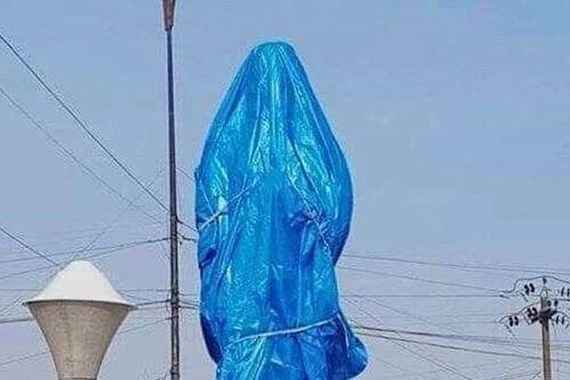 ازالة تمثال عبد الوهاب الساعدي في الموصل+صور