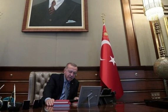 شاهد.. لحظة إعطاء أردوغان أوامر بدء العدوان على سوريا