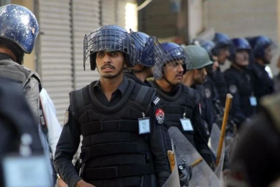 إصابة أحد عناصر الشرطة الباكستانية في هجوم مسلح