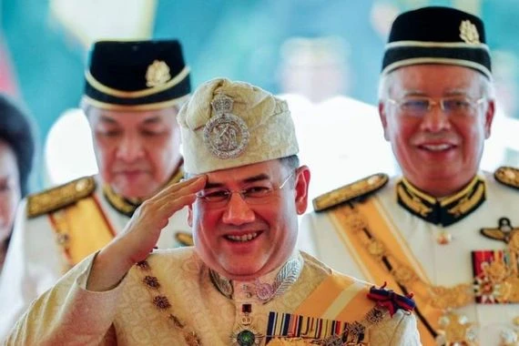 طليقة ملك ماليزيا باعت خاتم زفافها بأقل من 3 أضعاف قيمته الأصلية والسبب؟