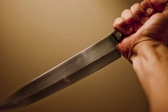 رجل يطعن المارة في هامبورغ بسكين