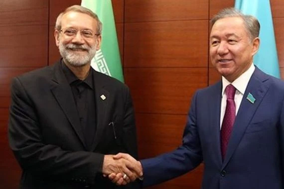 لاريجاني يؤكد على تعزيز العلاقات التجارية بين ايران وكازاخستان