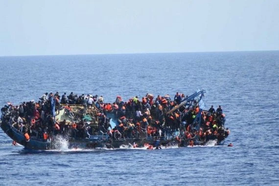 إنقاذ 94 مهاجرا غير شرعي قبالة السواحل الليبية