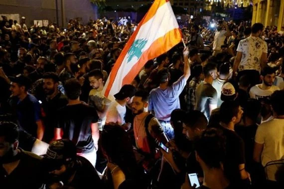 السعودية والامارات تدعوان مواطنيها تفادي أماكن تظاهرات لبنان