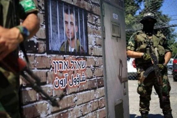 كتائب القسام تخاطب الإحتلال: جنودك مازالوا في غزة!