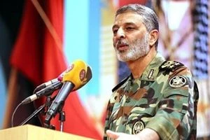 قائد جيش ايران: حان الوقت لإخراج الأجانب من المنطقة