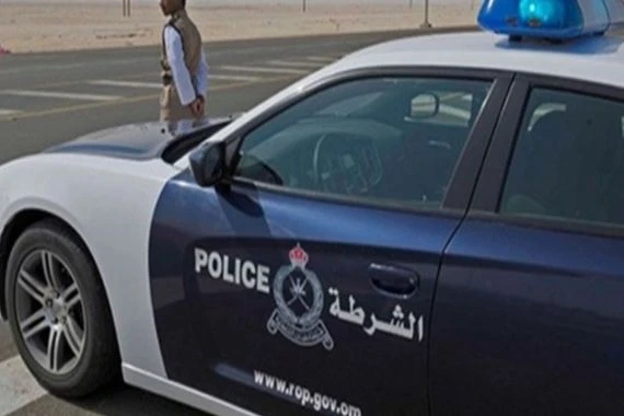 القبض على مجرم إعتدى على أربعة شباب في عمان