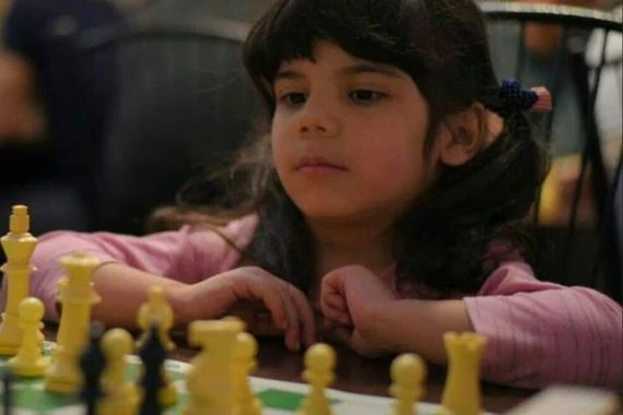 الايرانية فاطمة يزداني اصغر لاعبة شطرنج في العالم
