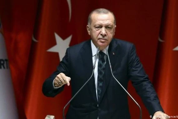 أردوغان يطالب بوقف إطلاق النار في ليبيا