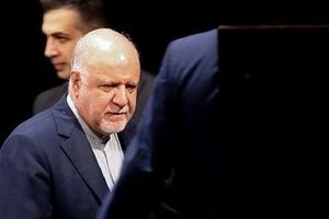 وزير النفط الايراني: لن نسمح بوجود أي خلل في مبيعات النفط