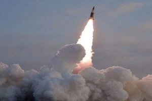 كوريا الشمالية تطلق صاروخا بالستيا باتجاه بحر اليابان