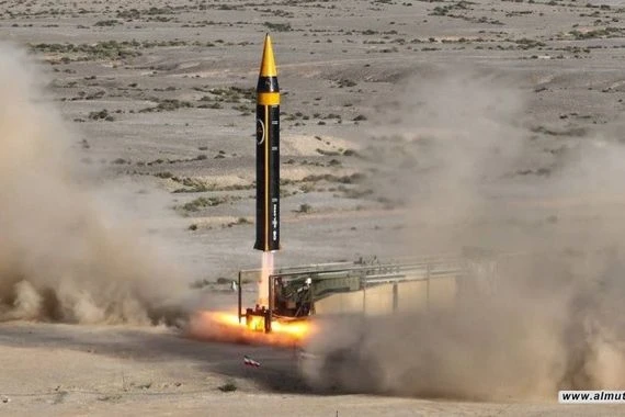 الدفاع الايرانية ..تزيح الستار عن صاروخ من الجيل الرابع من صواريخ خرمشهر بعيدة المدى