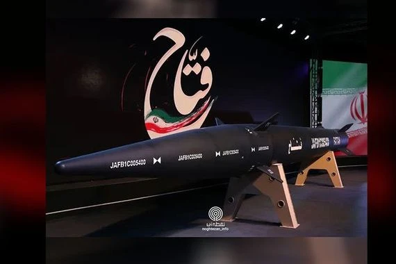 إيران تزيح الستار عن صاروخها الجديد فتّاح
