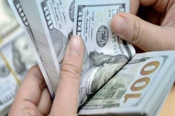 انخفاض في اسعار الدولار مقابل الدينار العراقي