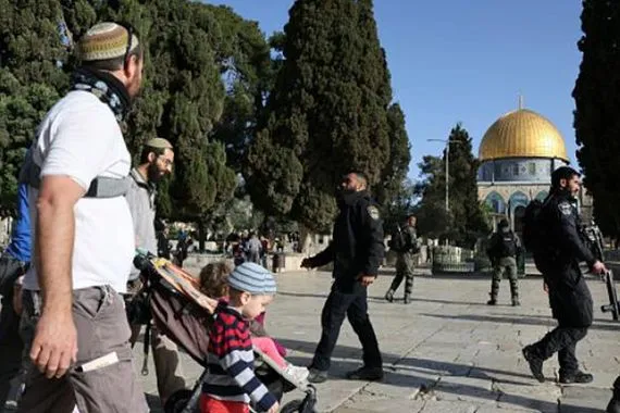 مئات المستوطنين يقتحمون المسجد الأقصى تزامناً مع "يوم الغفران"