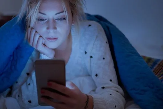 7 أشياء تحدث عند التعرض لشاشات الحاسبة والهواتف الذكية