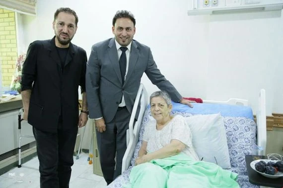 الكعبي يزور الناشطة النسوية هناء ادور ويطمأن على حالتها الصحية