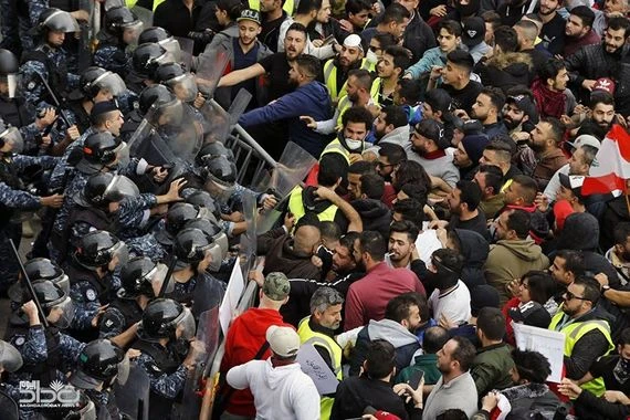 مواجهات بين متظاهرين والقوات الأمنية وسط بيروت