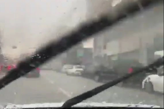 تساقط الحالوب والأمطار بكثافة في السليمانية (فيديو)