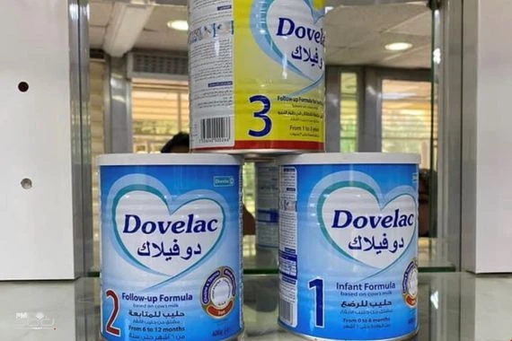 التجارة تعلن وصول كميات من مادة حليب الاطفال (دوفيلاك الفرنسي)