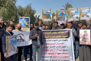 أقارب ضحايا في الحشد الشعبي يتظاهرون وسط بغداد للمطالبة بتوظيفهم
