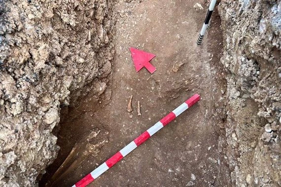 العثور على قطع أثرية وهيكل عظمي بشري يعود إلى العصر البرونزي بكردستان