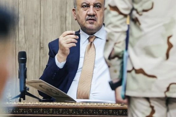 وزير الدفاع يوجه باستبدال الهوية العسكرية للمراتب والضباط