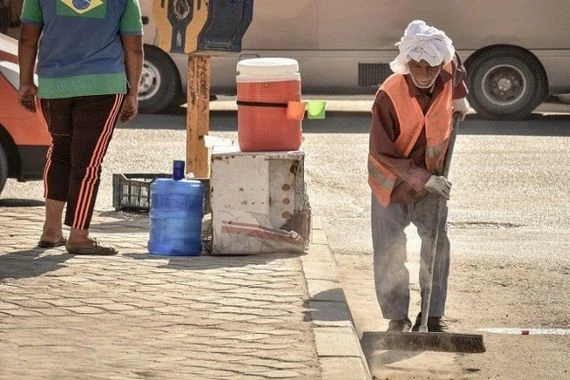 عيد "الكادحين" العالمي.. عمّال العراق بلا قانون وسط تهافت الوعود "التخديرية"