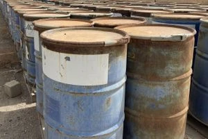 ضبط أكثر من 6000 برميل يحتوي مواد كيمياوية سامة جنوب العراق