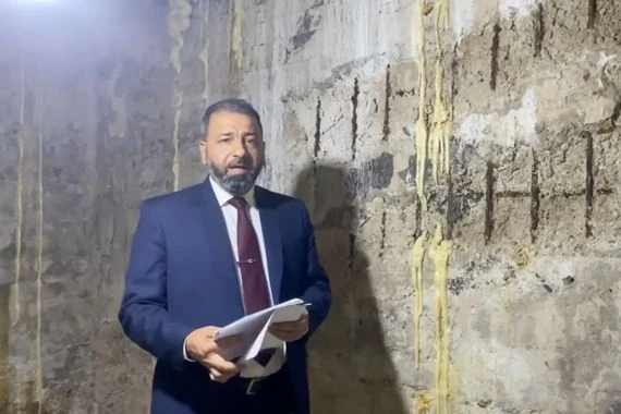 فيديو.. نائب يستعرض من داخل مبنى مصرف الرافدين وثائق لفساد كبير بإنشائه