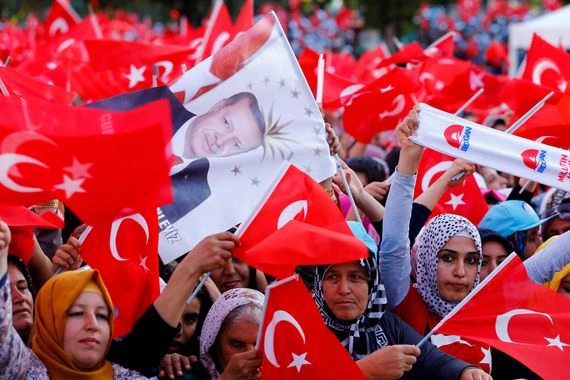بينهم عراقيون.. المهاجرون العرب يتنفسون الصعداء بفوز أردوغان ويحتفلون بالانتصار