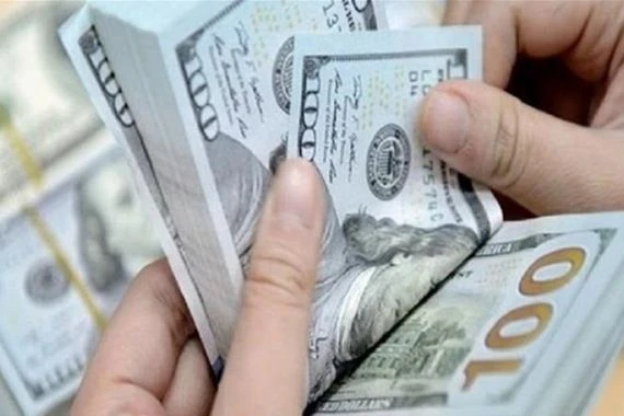 غرف التجارة تحدد ثلاثة أسباب وراء ارتفاع سعر صرف الدولار بالأسواق العراقية