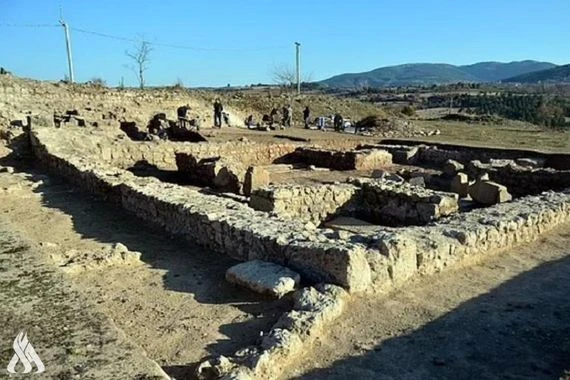 العثور على قناع حديدي لجندي روماني عمره 1800 عام في تركيا