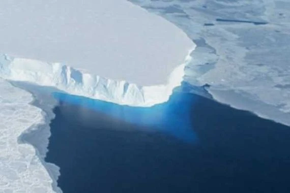 باحثون يحذرون من ذوبان القطب الجنوبي من الأسفل!
