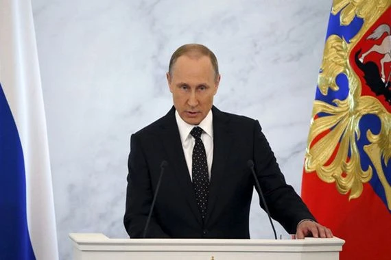 استطلاع: 50 % من الروس يعتبرون بوتين سياسي العام
