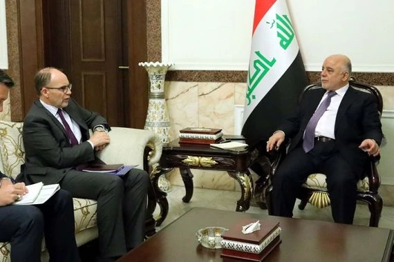 وزير سابق: السفير الاميركي اجبر العبادي على توقيع عقد سد الموصل بضعف السعر