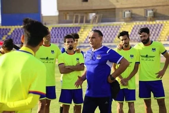 أحمد خلف مدرباً لكرة الأنيق بشكل رسمي