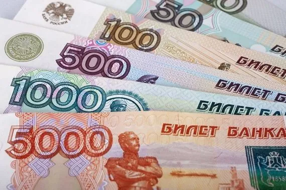 بعد تصريحات بوتين.. الروبل الروسي يعاود الصعود