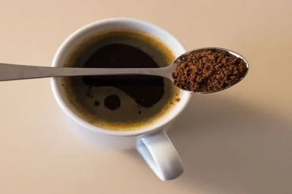 تحذيرات من خطورة القهوة سريعة الذوبان على القلب والسكر